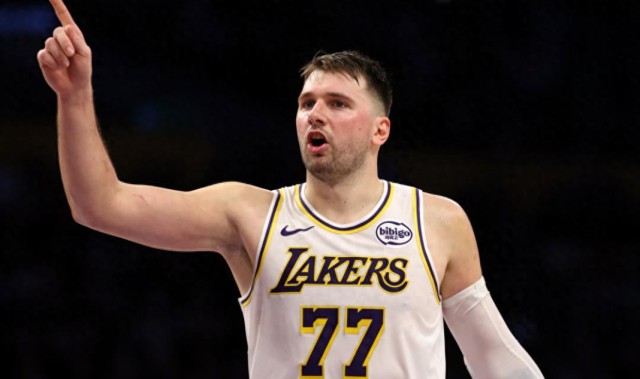 东契奇你太狠了，签1.6亿，还创造历史第一纪录，却被喷球队毒药