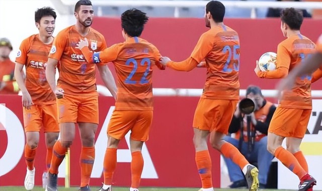 英雄联盟赛事-韩鹏刚出任教练组组长，鲁能就为他雪中送炭，敲定两位强援当助教