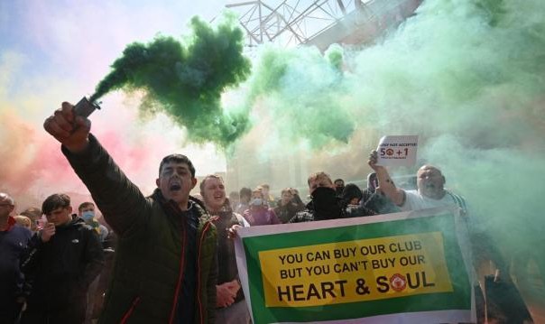 S赛注册-官方谴责部分曼联球迷 英媒名宿：格雷泽才是元凶